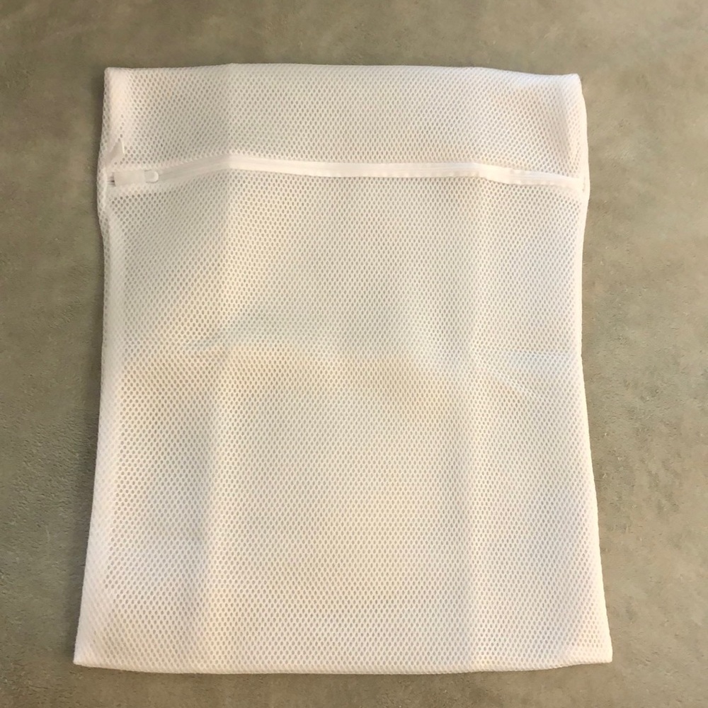 Set of 3 mesh laundry bags - 20x16” 16x12” 12x8”